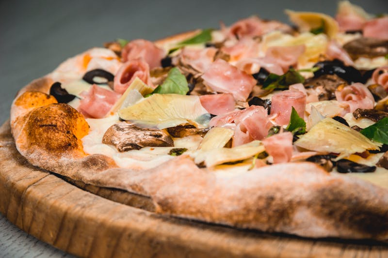Beet and arugula salad with goat cheese and walnuts